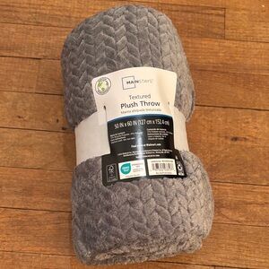 Mainstays Textured Plush Throw in Charcoal